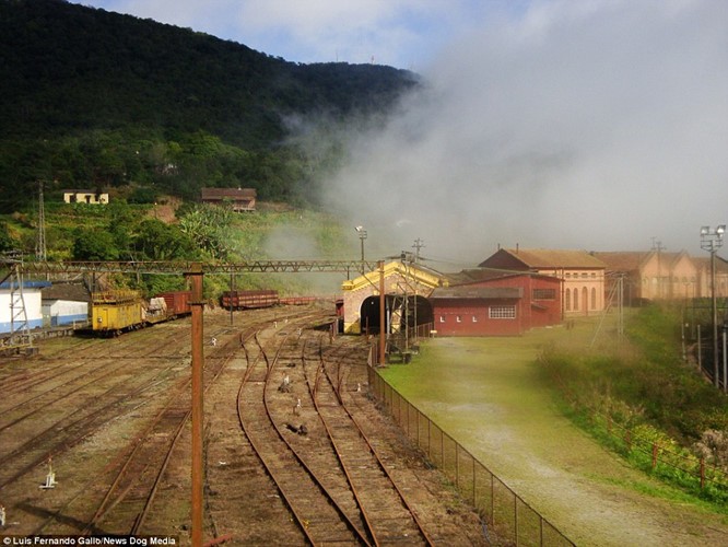 Can canh tuyen duong sat bo hoang hut du khach o Brazil-Hinh-11